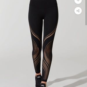 Lululemon x Barry’s Reveal Precisión Tight